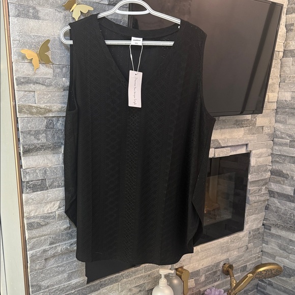 Women's Black Sleeveless Blouse - Picture 3 of 4